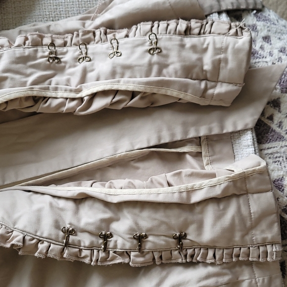 Chino Ruffled Jacket - Picture 7 of 7